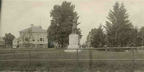 Civil War Monument Cropped 1900.jpg